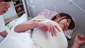 Busige asiatische Stiefschwestern ficken unzensiert