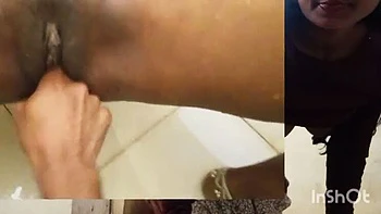 Demi-frère desi baise jolie fille du village en levrette et gros plan chatte