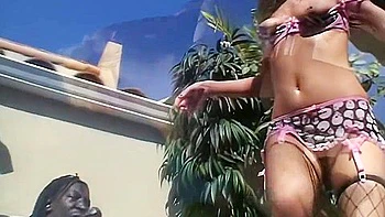 Blonde Hillary Scott baise anal interracial avec creampies