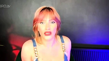 Milf pelirroja Willow se masturba en webcam