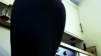 Mi mujer no me folla, pero su hermana me chupa la polla