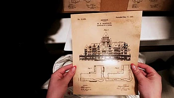 Маленький мошенник трахается с огромным членом отчима