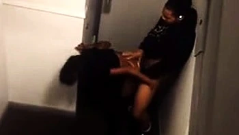 Amadora negra fodida com câmera escondida