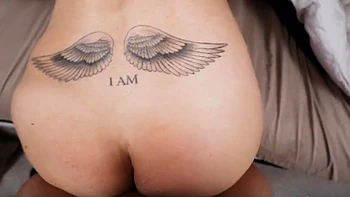 Tia morena fodida de quatro POV com dupla