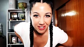 Ceara Lynch peituda humilhada com puxão de calcinha