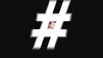 Tina Fire ebony con tetas enormes recibe polla anal