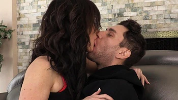 El culo apretado de Jennifer White abierto por gran polla