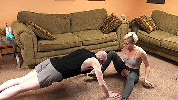 Kyla Keys y Alison Bloom comparten la polla de Logan en POV