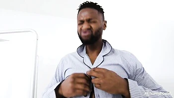 Boneca branca peituda Ema fodida em FMM interracial