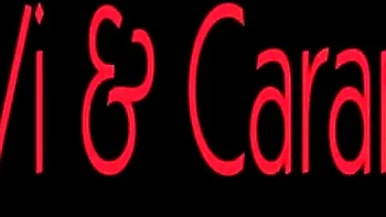 Cloudy Vi et Caramel baisent l’anus interracial