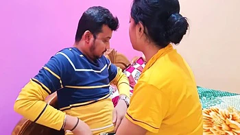 Индийская брюнетка трахается с другом