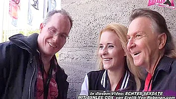 Puta alemã 18+ pega em público para trio