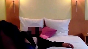 Escort loira chupa pau japonês