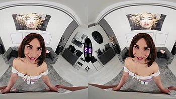 Adolescente flaca Lola Danger monta polla gimiendo con pasión en VR