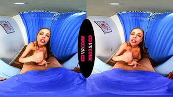Enfermera tetona chupa polla en VR