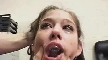 Amateur Babe Gives Deep Throat Blowjob