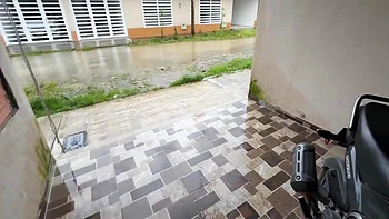 Obcecada em me masturbar ao ar livre na frente dos novos vizinhos