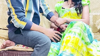 Empregada desi indiana fodendo com gemidos claros em hindi