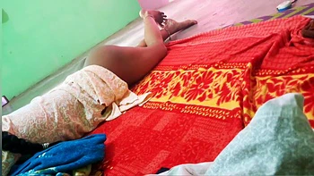 Индийская девушка из деревни впервые ебется