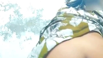 Morena indiana mostra a buceta no vídeo para o namorado