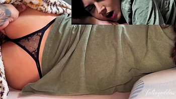 Julia Göttin wird vom Stiefsohn Sebastian in Dessous vollgespritzt