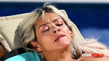 Ребекка и Вероника трахают незнакомцев двойным проникновением