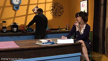 Natürliche amerikanische & europäische Brünette dreckig gefickt - Folge 4