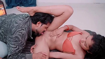 Garota desi indiana fodida forte de quatro depois do fim