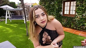 Spanische Girls knallen hart den Arsch für betrügenden Freund - Amateur Vierer