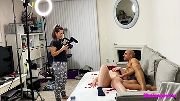 Lexi Grey baise à fond la chatte de teen en coulisses