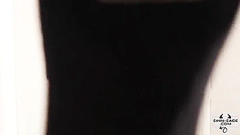 Morena com buceta raspada e bunda grande de lingerie