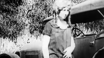 Amadora montando pau no estilo vintage