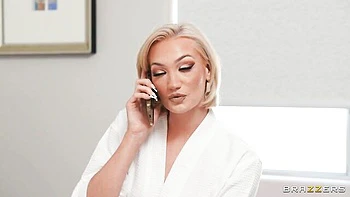 Sarahs große Titten und Arsch bei Blasen & Doggy