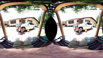 Lava carro com peitos grandes: boquete e cavalgar