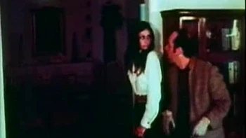 Vampiro clássico chupando e lambendo boquete hardcore