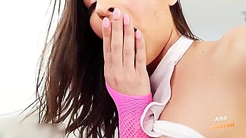 Emily Willis wird hart interracial anal gefickt