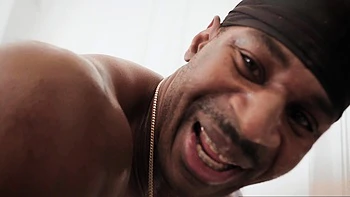 Брюнетка с большими сиськами жестко трахает гладкую киску