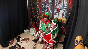 Elfos fodendo brinquedos sexuais na prateleira - Dia 8