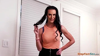 Milf morena com pau matinal: DP anal dupla e boquete profundo