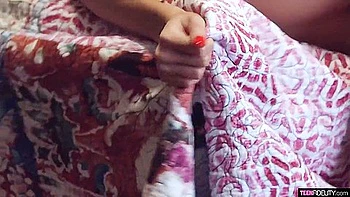 Pequena puta asiática Vina Sky fodida forte