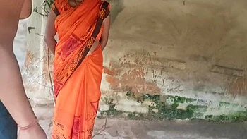 Esposa indiana Sonia fodida duro em doggystyle ao ar livre pelo meio-irmão