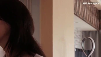 Brunette Milf Squirts in Amateur Threesome