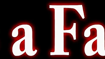 Mamá tetona Maggie Green monta polla y termina en facial