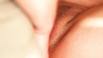 Giclement sur chatte de MILF en gros plan - Amateur 4K