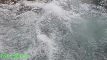 Mi esposa hace una mamada babosa en baño del spa y traga toda la leche POV