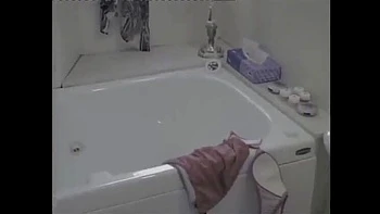 Tante mit großen Titten fickt Neffen doggy und schluckt Sperma