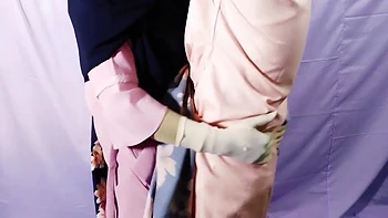 Meu padrasto me fode forte na cozinha