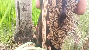 Madrasta peituda fode enteado ao ar livre