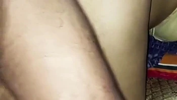 Iram Bhabhi wird im Schlafzimmer hart gefickt