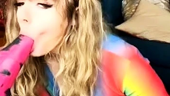 Soapyfate сосет огромный дилдо